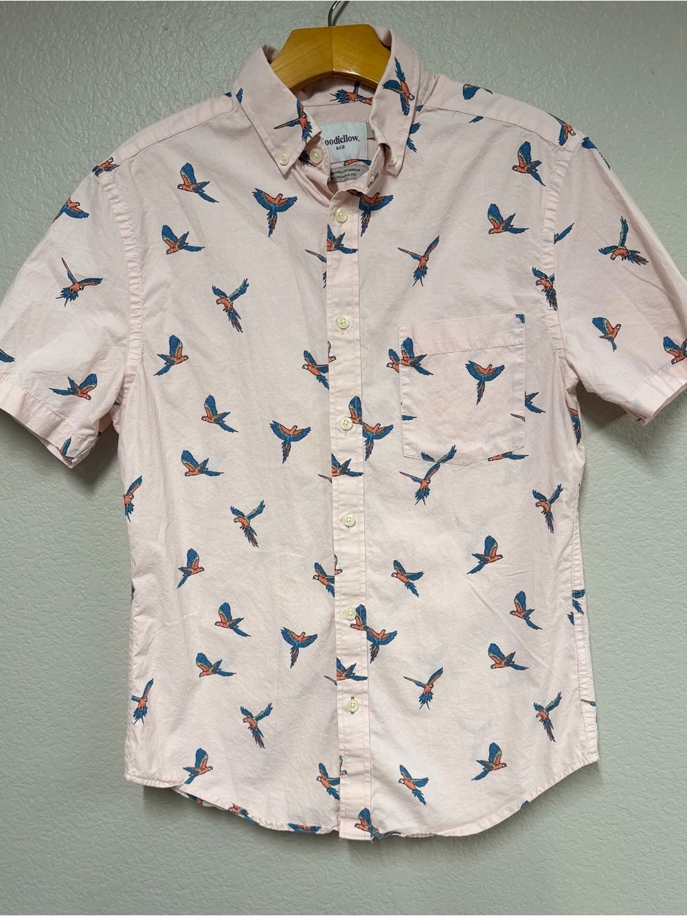 Goodfellow & Co Pink Short-Sleeve Button-Down with Parrot Print